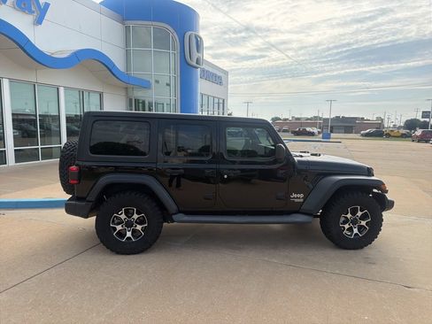 Used 2018 Jeep Wrangler Unlimited Sport S AWD/4WD image 16