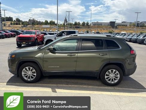 Used 2019 Jeep Cherokee Latitude w/ Cold Weather Group AWD/4WD image 8