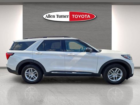 Used 2025 Ford Explorer Active w/ Active Comfort Package RWD image 5