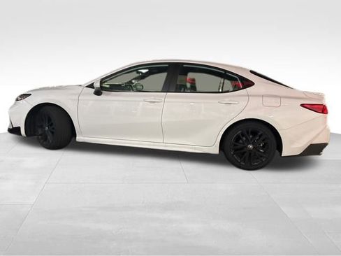 Used 2025 Toyota Camry SE image 8