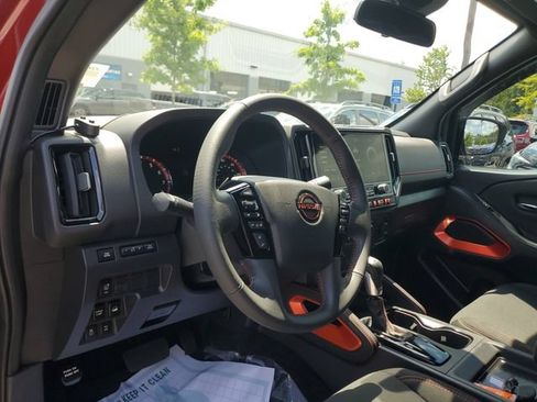 Used 2025 Nissan Frontier PRO-4X AWD/4WD image 19