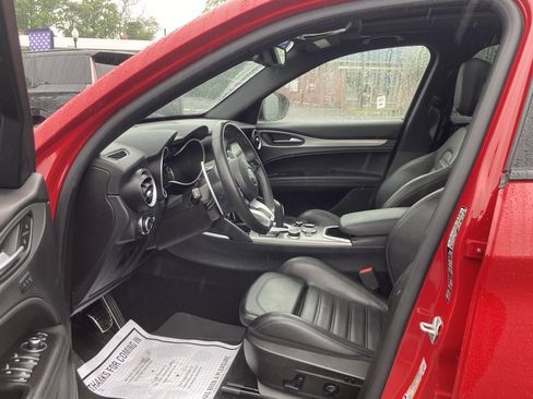 Used 2022 Alfa Romeo Stelvio Veloce image 9