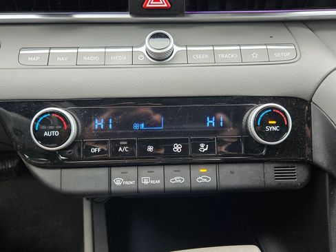 Used 2024 Hyundai Elantra SEL image 29