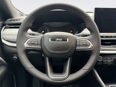 Used 2023 Jeep Compass Latitude AWD/4WD image 12