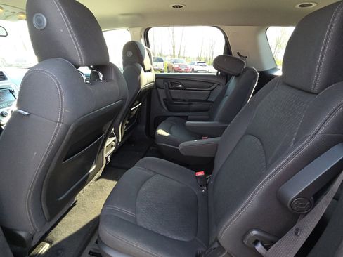 Used 2015 GMC Acadia SLE image 28