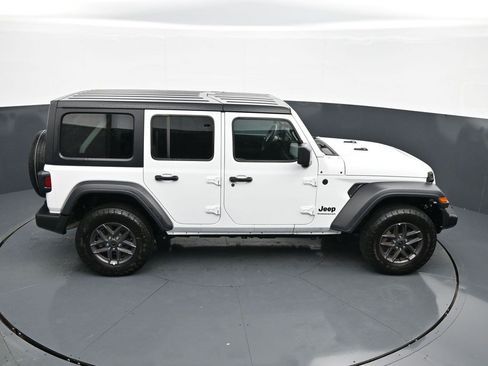 Used 2025 Jeep Wrangler Unlimited Sport AWD/4WD image 18