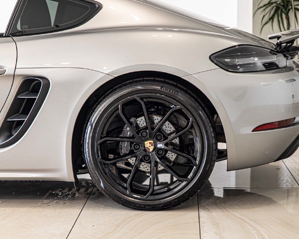 Used 2024 Porsche 718 Cayman RWD image 7