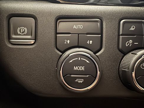Used 2024 Chevrolet Silverado 1500 LTZ w/ LTZ Convenience Package II AWD/4WD image 28