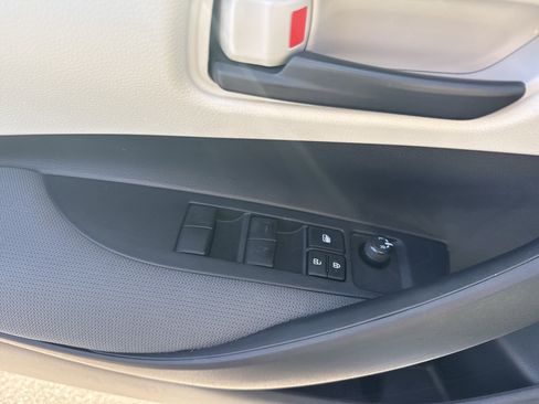 Used 2022 Toyota Corolla LE image 17