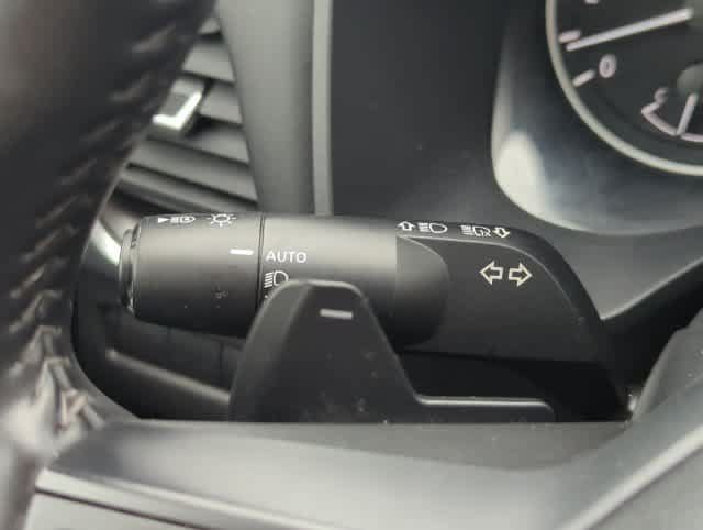 Used 2025 Nissan Rogue SV FWD image 26