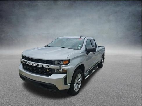 Used 2020 Chevrolet Silverado 1500 Custom w/ Custom Value Package RWD image 3