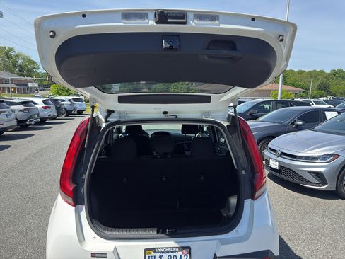 Used 2022 Kia Soul LX w/ Technology Package FWD image 3