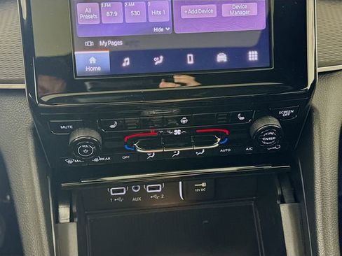 New 2025 Jeep Grand Cherokee Altitude image 15