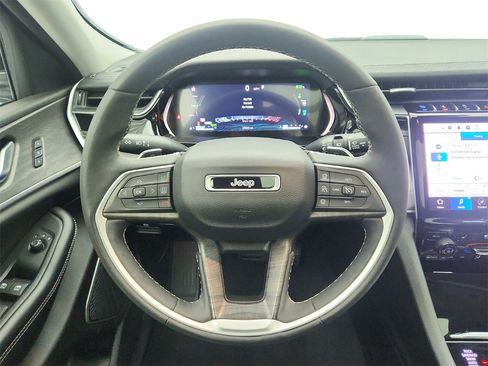 Used 2023 Jeep Grand Cherokee 4WD 4xe w/ Luxury Tech Group II image 15