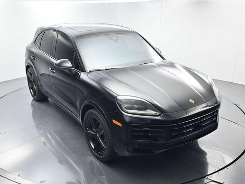 Certified 2025 Porsche Cayenne S AWD/4WD image 39