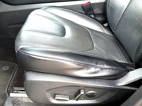 Used 2016 Ford Edge Titanium w/ Equipment Group 301A FWD image 7