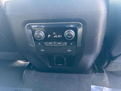 Used 2022 Chevrolet Suburban RST w/ Luxury Package image 16