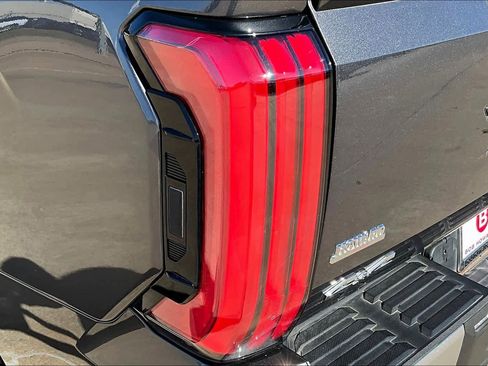 Used 2025 Toyota Tundra Limited image 27