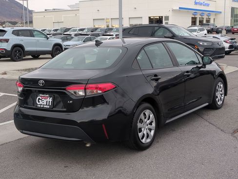 Used 2021 Toyota Corolla LE image 3