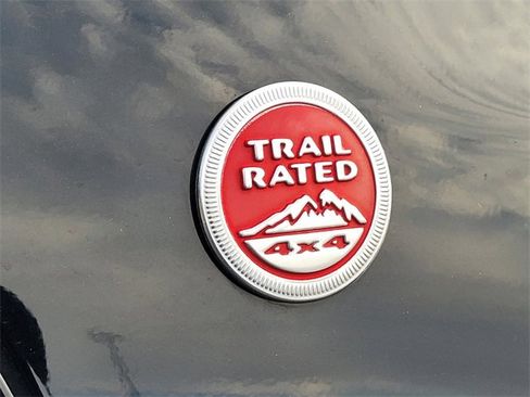 Used 2019 Jeep Cherokee Trailhawk image 18