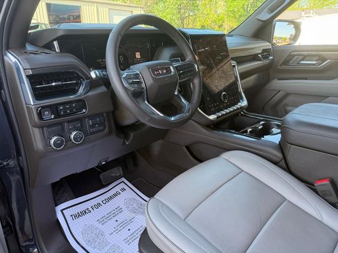 Used 2025 GMC Yukon Elevation w/ Elevation Premium Package image 10