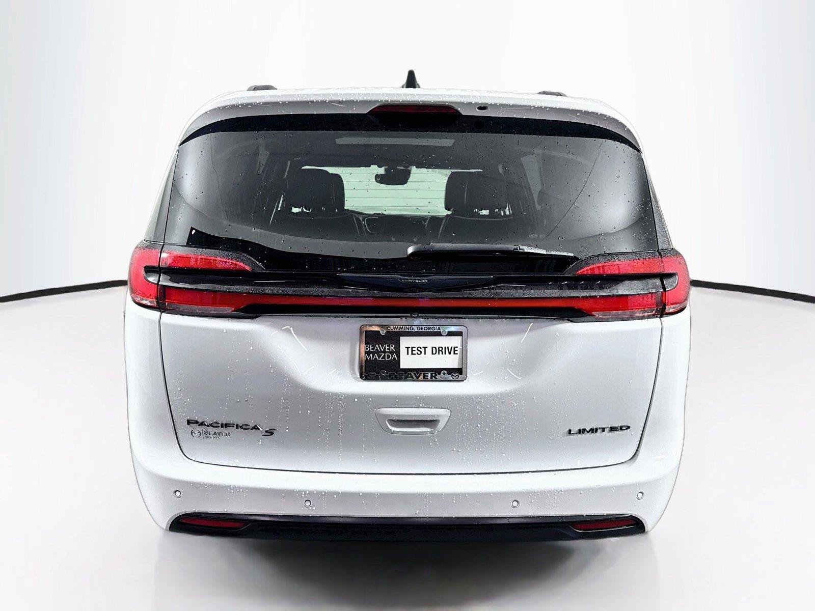 Used 2025 Chrysler Pacifica Limited FWD image 12