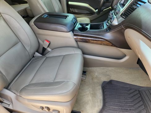 Used 2018 Chevrolet Tahoe LT w/ Luxury Package RWD image 14