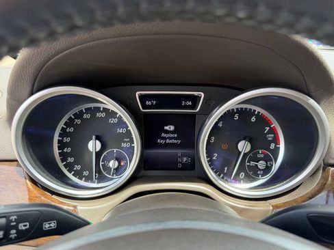Used 2014 Mercedes-Benz GL 450 4MATIC image 23
