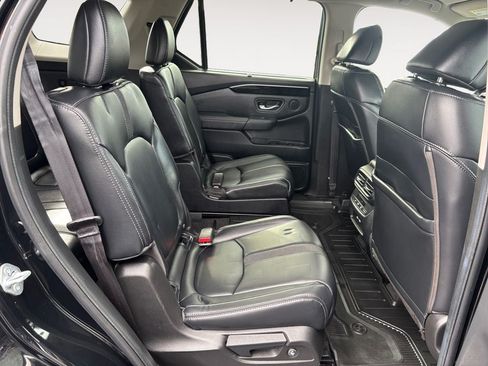 Used 2023 Honda Pilot Touring image 11
