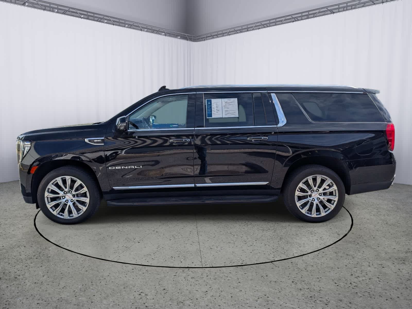 Used 2023 GMC Yukon XL Denali AWD/4WD image 6