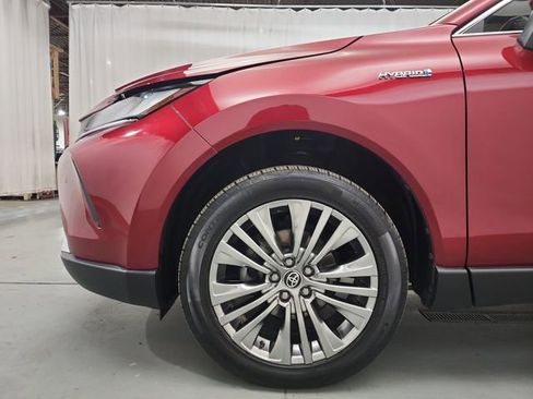 Used 2021 Toyota Venza XLE w/ Softex Package image 18