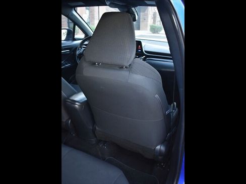 Used 2018 Toyota C-HR XLE image 27