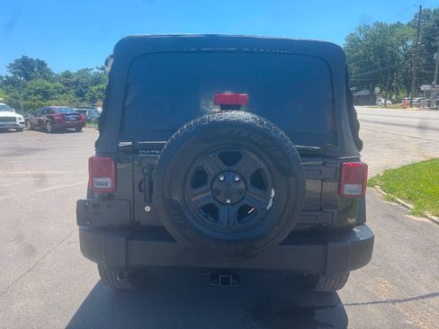 Used 2015 Jeep Wrangler Unlimited Sport w/ Max Tow Package AWD/4WD image 4