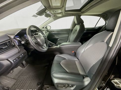 Certified 2019 Toyota Camry SE image 21