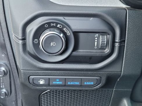 Certified 2025 Jeep Wrangler Unlimited Sahara w/ Safety Group AWD/4WD image 14