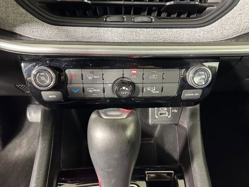 Used 2024 Jeep Compass Latitude w/ Sun and Sound Group AWD/4WD image 23