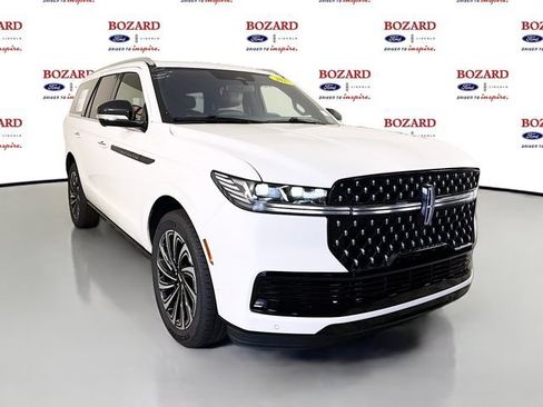 Certified 2025 Lincoln Navigator Black Label AWD/4WD image 1