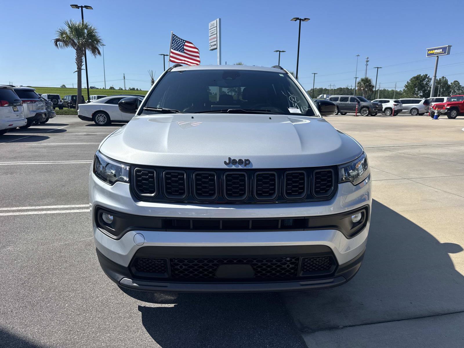 Used 2026 Jeep Compass Latitude AWD/4WD image 2