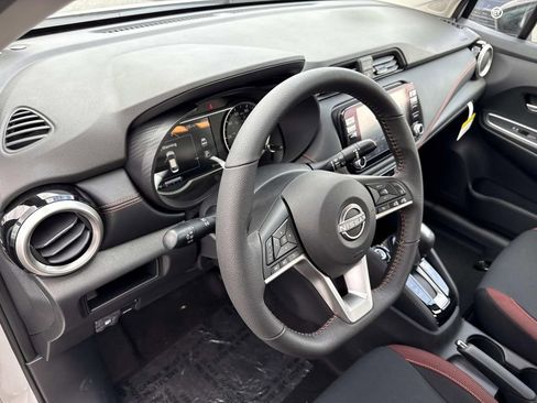 New 2025 Nissan Versa SR w/ Trunk Package image 19