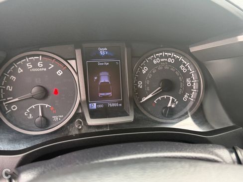 Used 2017 Toyota Tacoma TRD Sport w/ Tow Package RWD image 31