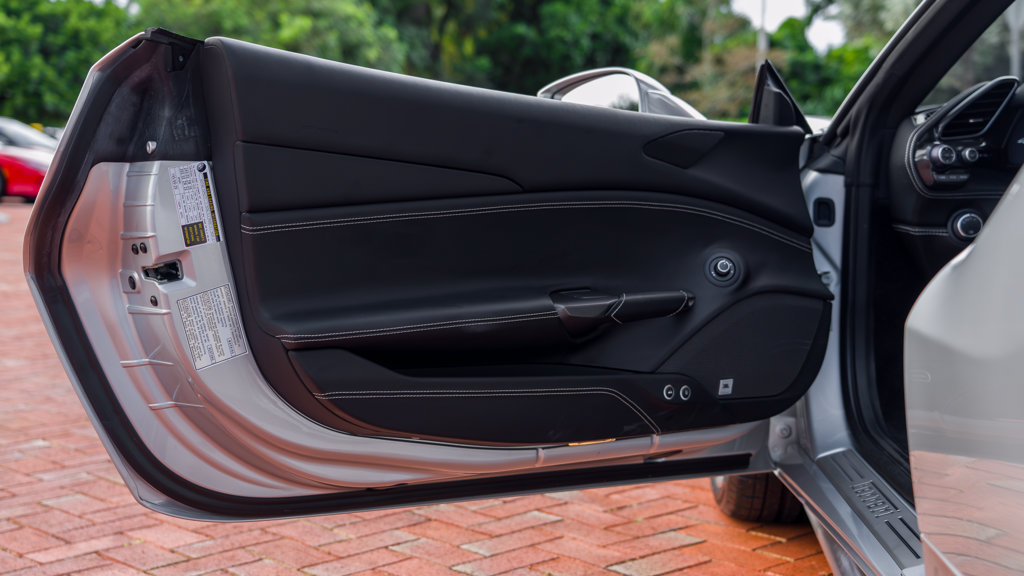 Used 2018 Ferrari 488 Spider RWD image 11