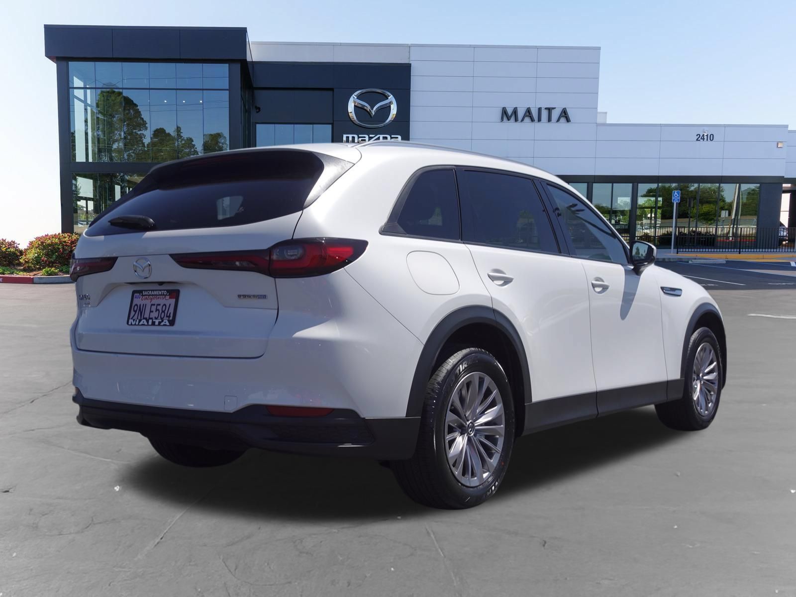 Certified 2024 MAZDA CX-90 Plug-In Hybrid w/ Preferred AWD/4WD image 4