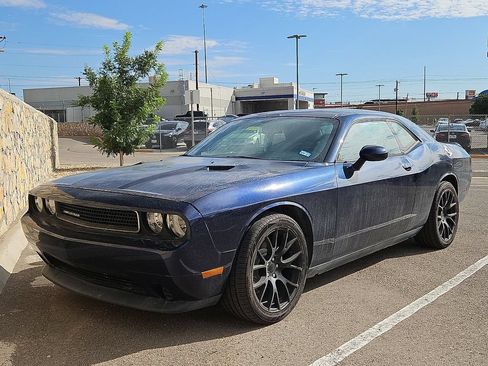 Used 2014 Dodge Challenger SXT RWD image 1