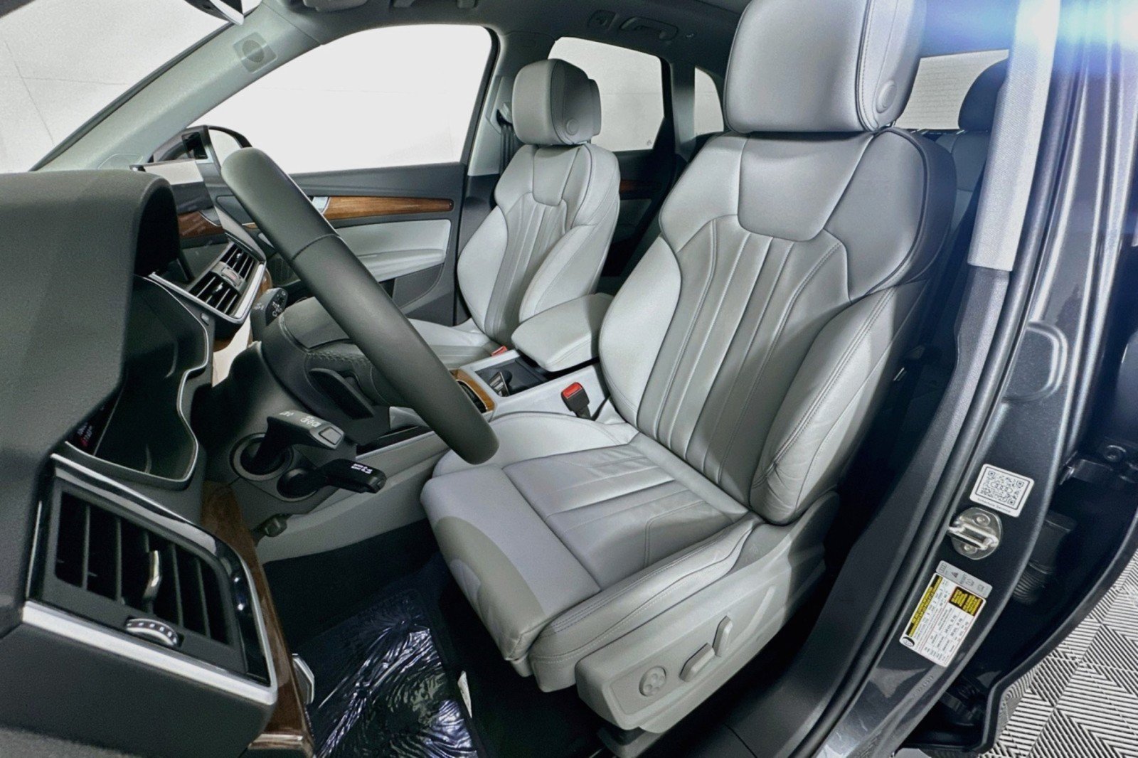Used 2024 Audi Q5 e Premium Plus w/ Premium Plus Package AWD/4WD image 17