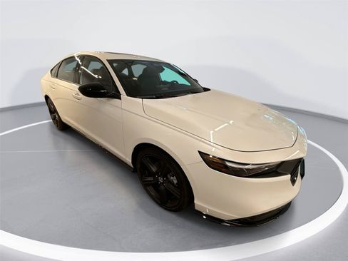 Used 2023 Honda Accord Sport image 1