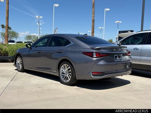 Used 2019 Lexus ES 300h w/ Accessory Package 2 FWD image 3