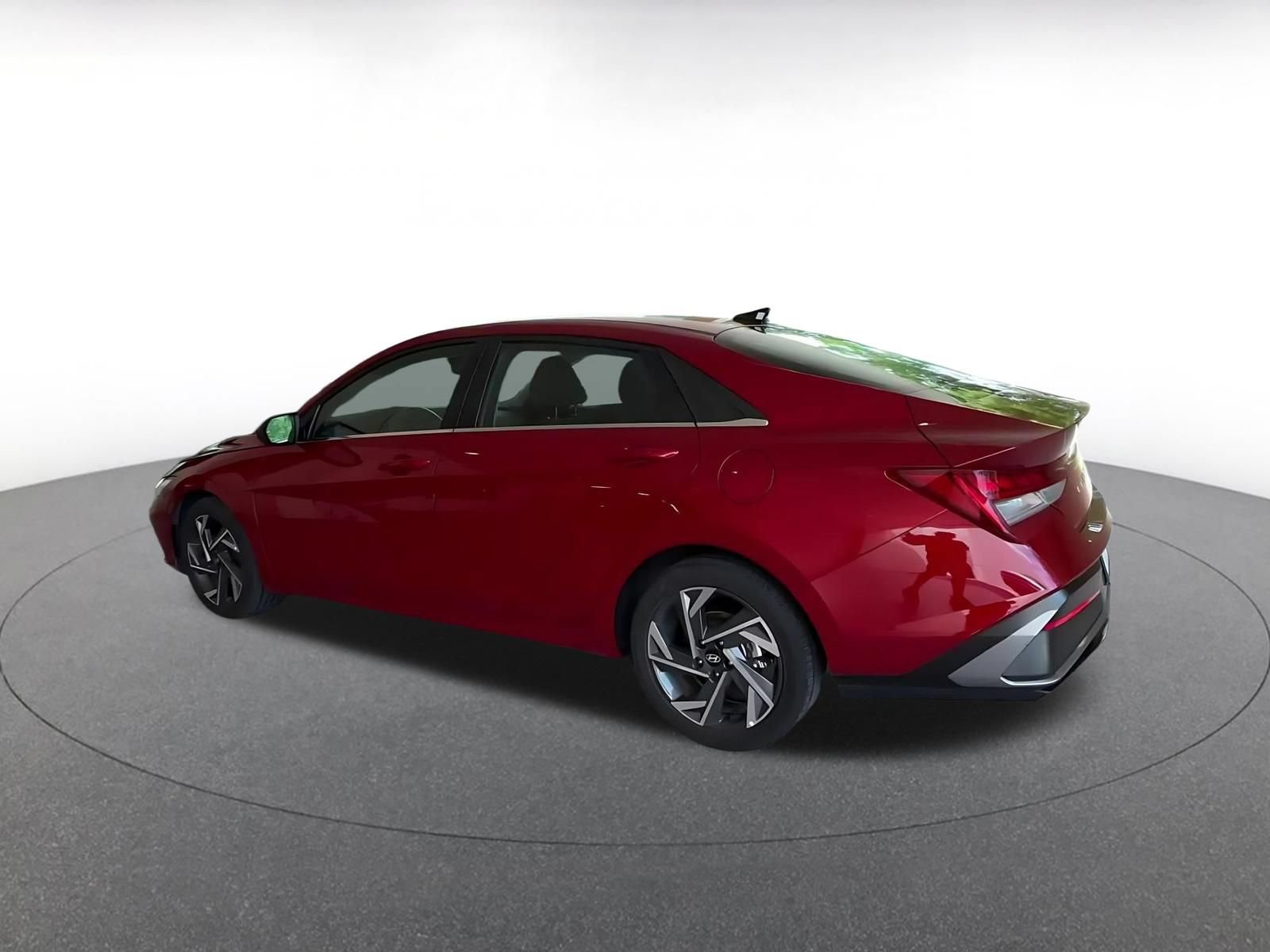 Used 2025 Hyundai Elantra SEL FWD image 8