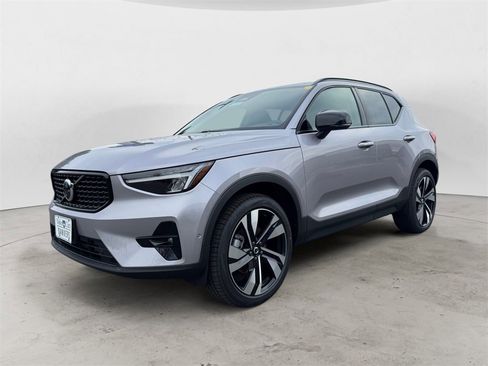 New 2026 Volvo XC40 B5 Plus w/ Protection Package Premier image 2