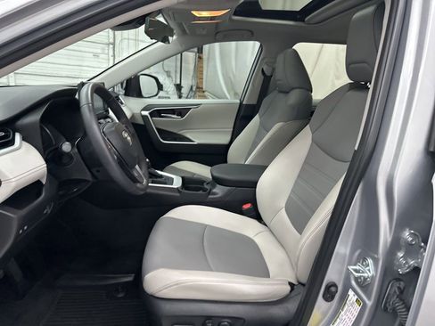 Used 2021 Toyota RAV4 XLE Premium image 21