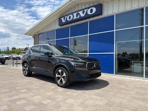 Used 2025 Volvo XC40 B5 Plus AWD/4WD image 1